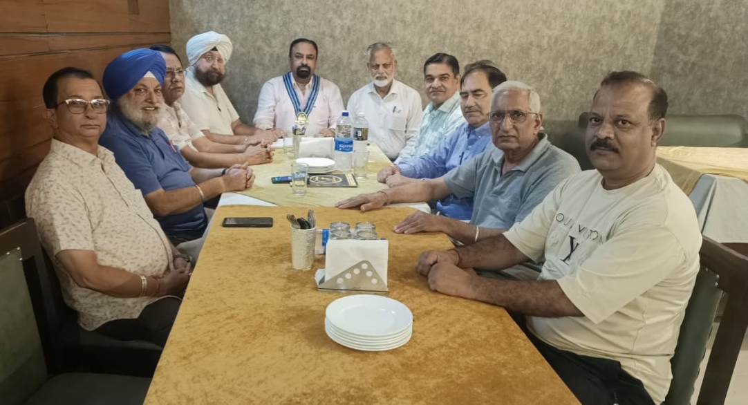 CLUB HOLDS ITS REGULAR FORTNIGHTLY GENERAL MEETING
