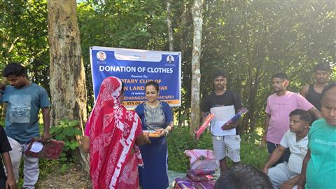 DONATION OF CLOTHS(SAREES) TO LADIES