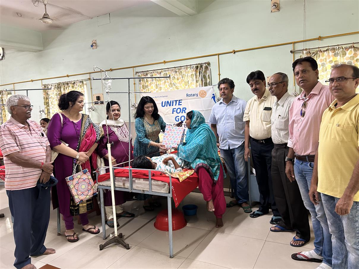 Fruits & sweets distribution among child patients
