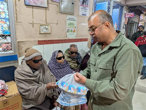 BALNKETS FOOD  WOOLLEN CLOTHES FOR CATARACT