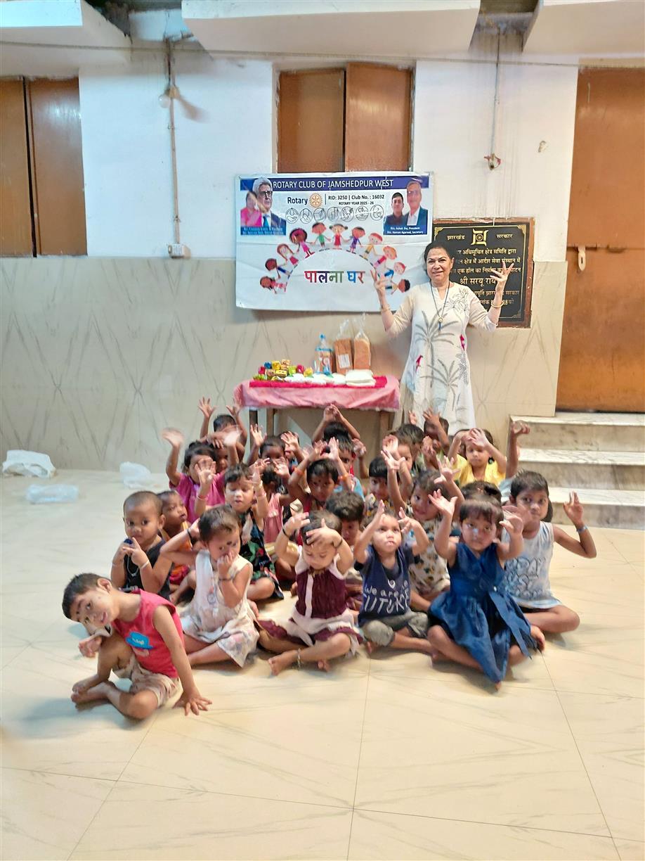 Food Distribution at Palna Ghar