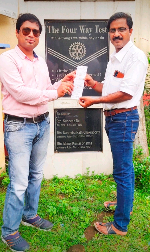 Blood Donation Card being given to a patient 