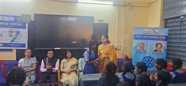 MHM program at Vanita SS School