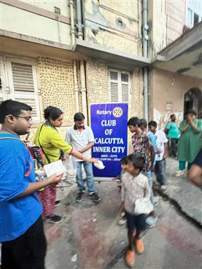 food distribution in Kalighat