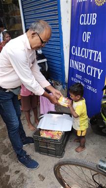 Food distribution at Chetla