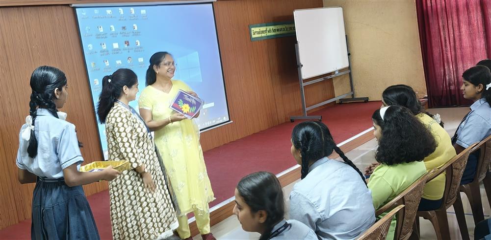 Session on Menstrual Hygiene (10)