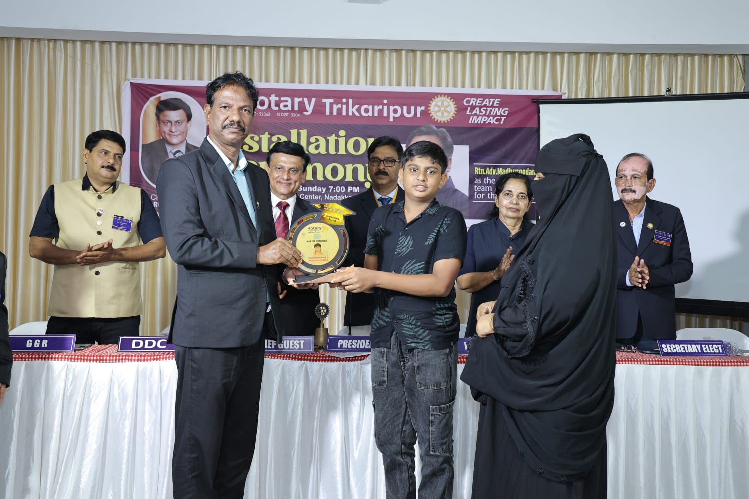 Sri. O.M. Balakrishnan Vydhyer Memorial Endowment for school topper.