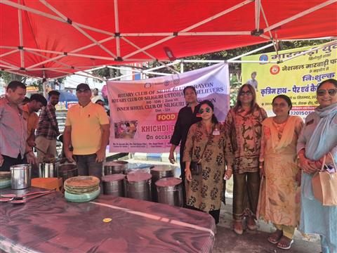 SERVING OF KHICHDI ON MAHALAYA