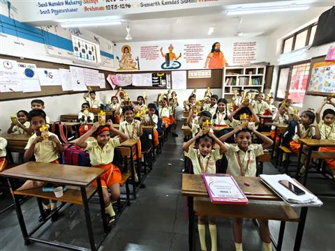 Distribution of food at Rishi Valmiki High School