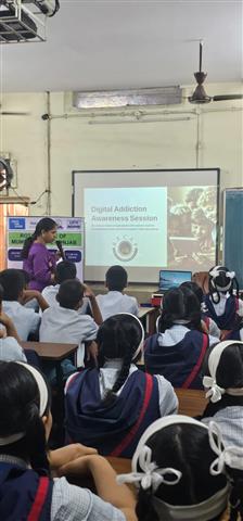 LogOut Digital Detox Awareness Session at GNEHS