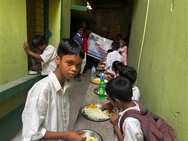 Distribution of Healthy Food for students