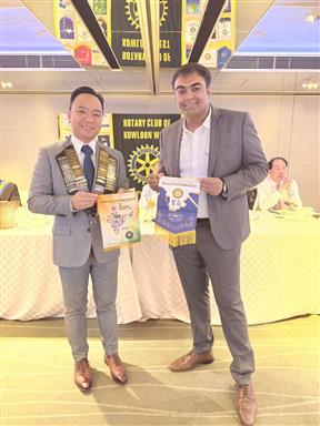 Flag Exchange with Rotary Clubs in Hongkong